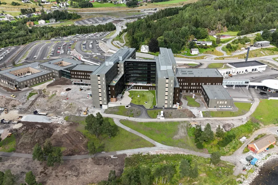 Flyfoto av en stor bygning