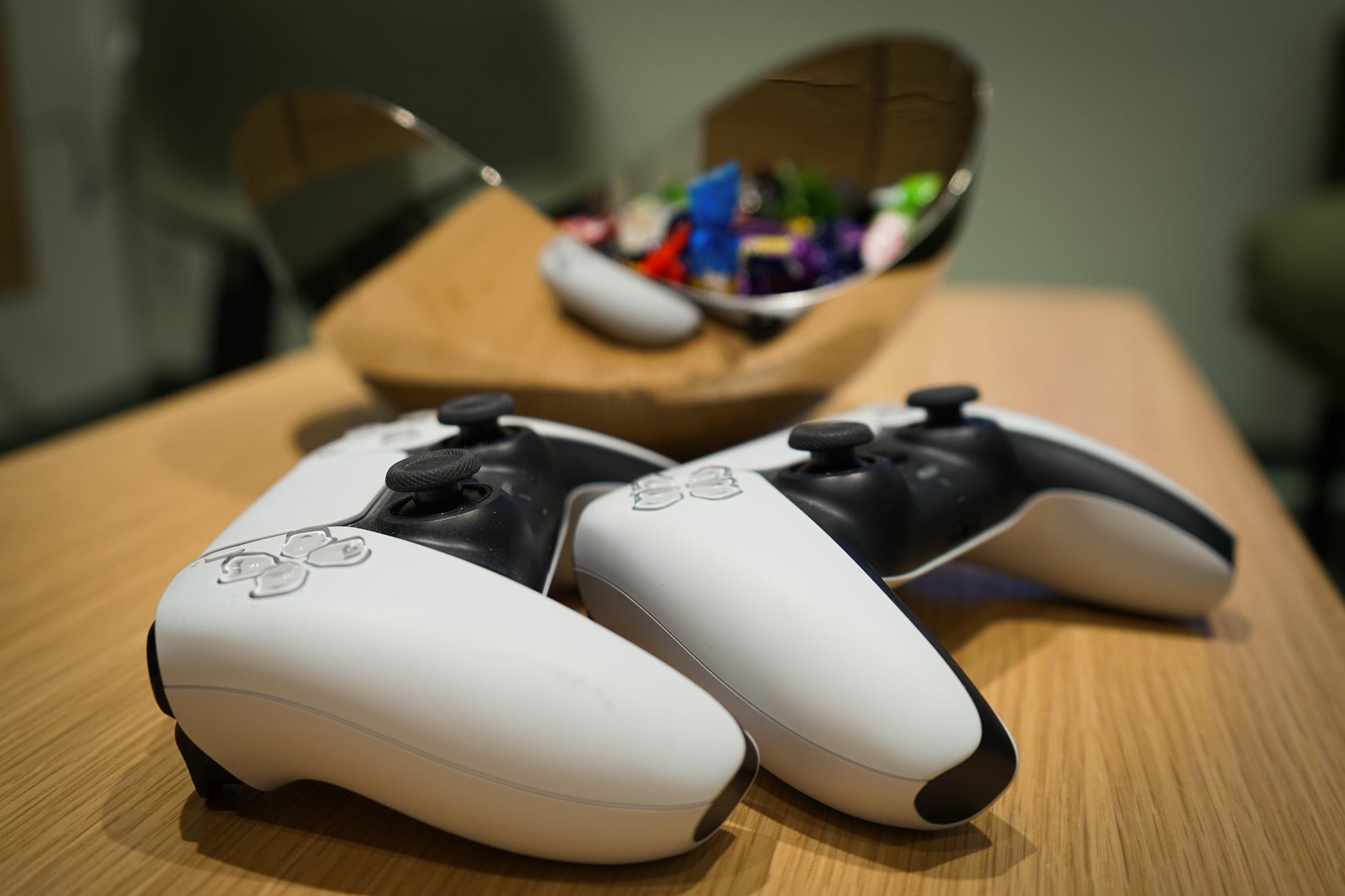 Et par videospillkontrollere
