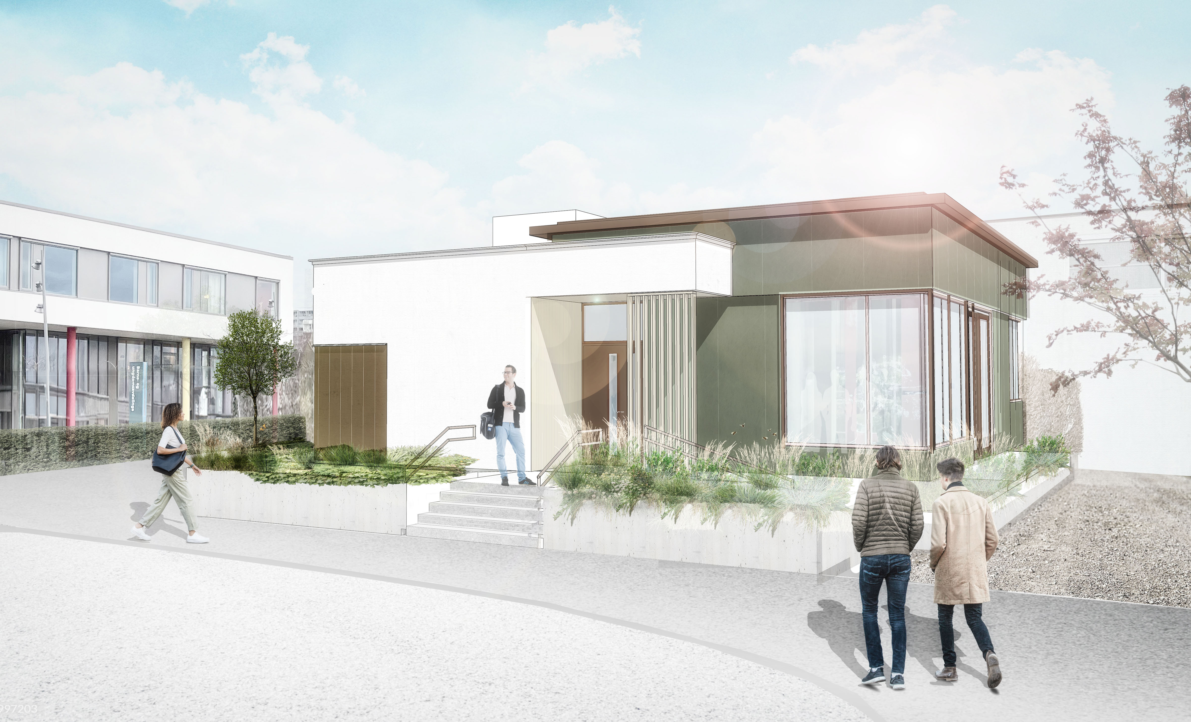 Eit bygg med flatt tak, kvit og lys brun fasade, store vindauge og beplantning rundt.