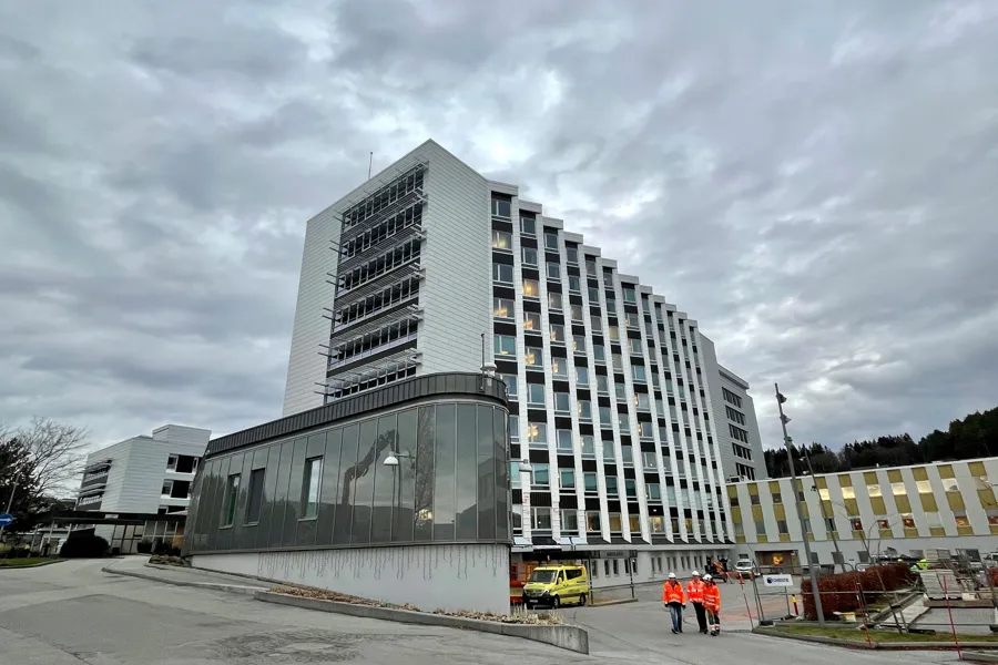 En bygning under oppføring