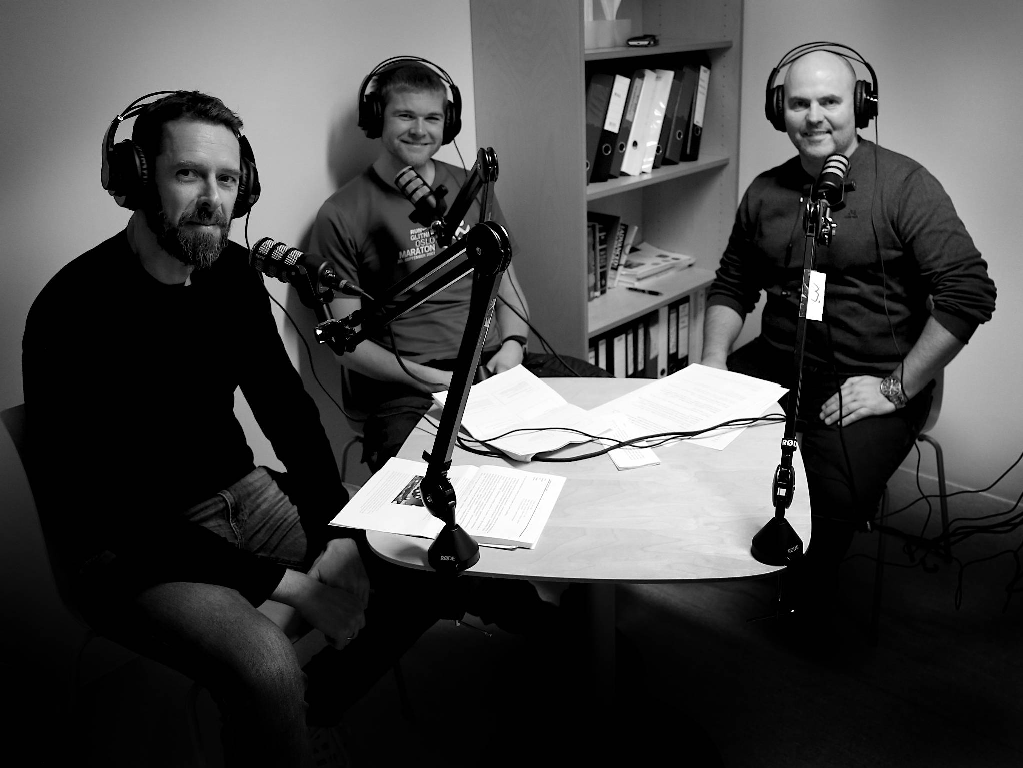 Smittevernoverlege Jørn Åge Longva og lege Håkon Kravdal diskuterer korleis vi skal unngå antibiotikaresistens.