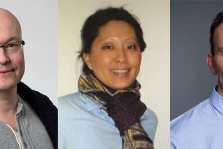 En mann og en kvinne som smiler