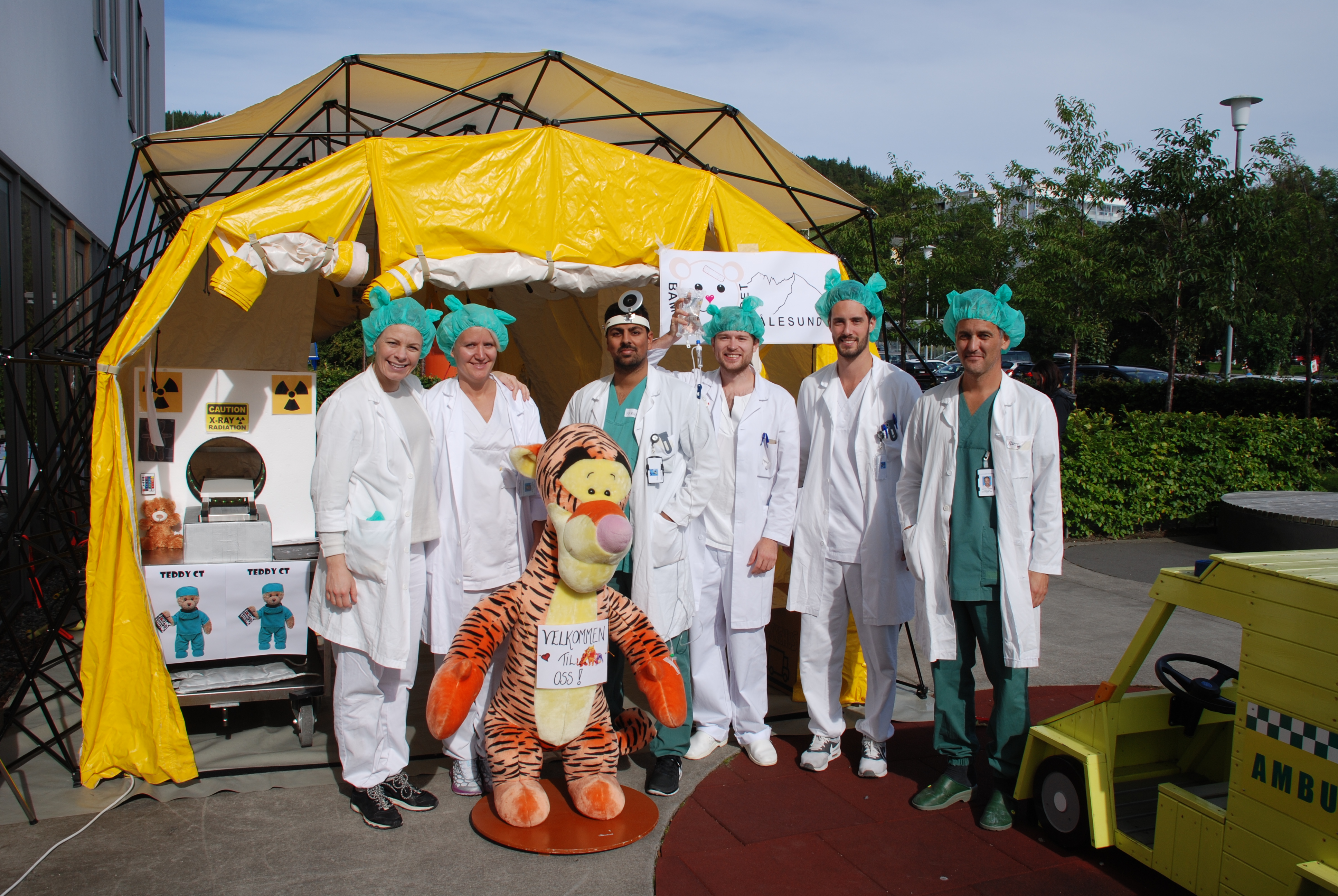 Deler av teamet på bamsesjukehuset i Ålesund. 