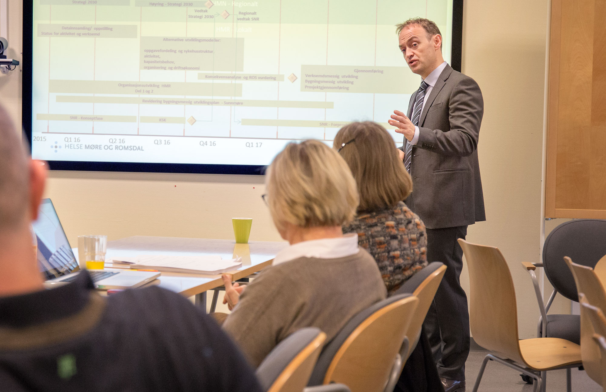 En person som holder en presentasjon