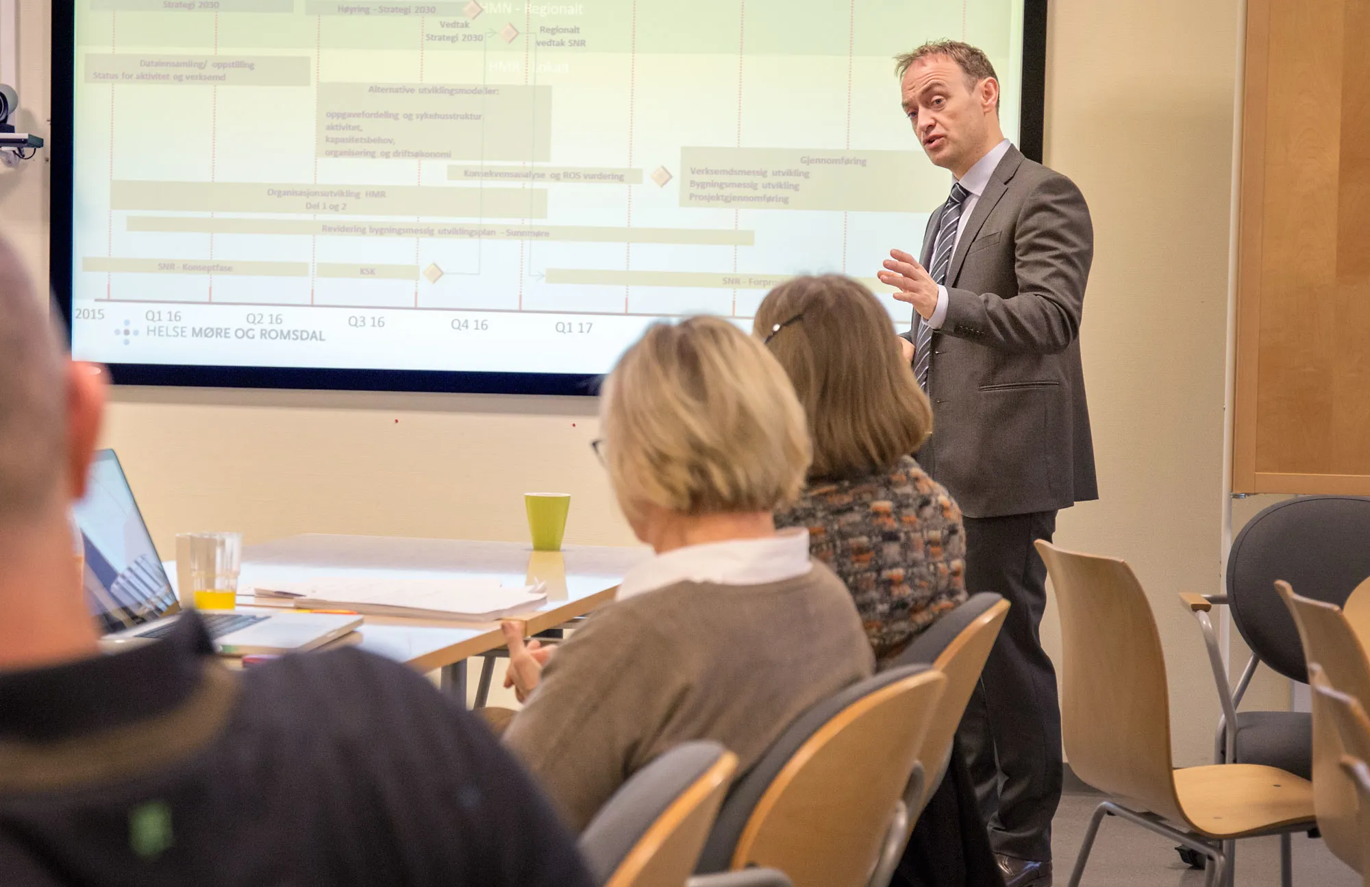 En person som holder en presentasjon