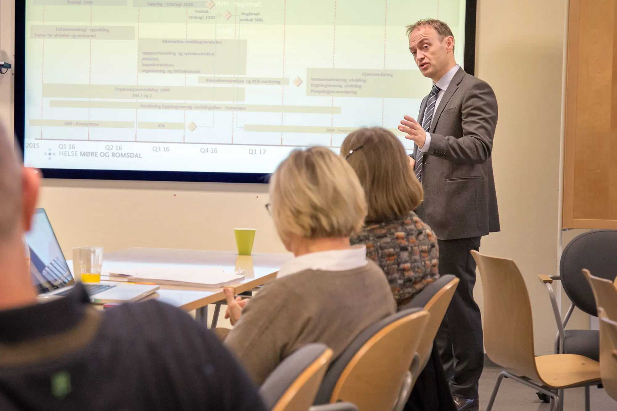 En person som holder en presentasjon