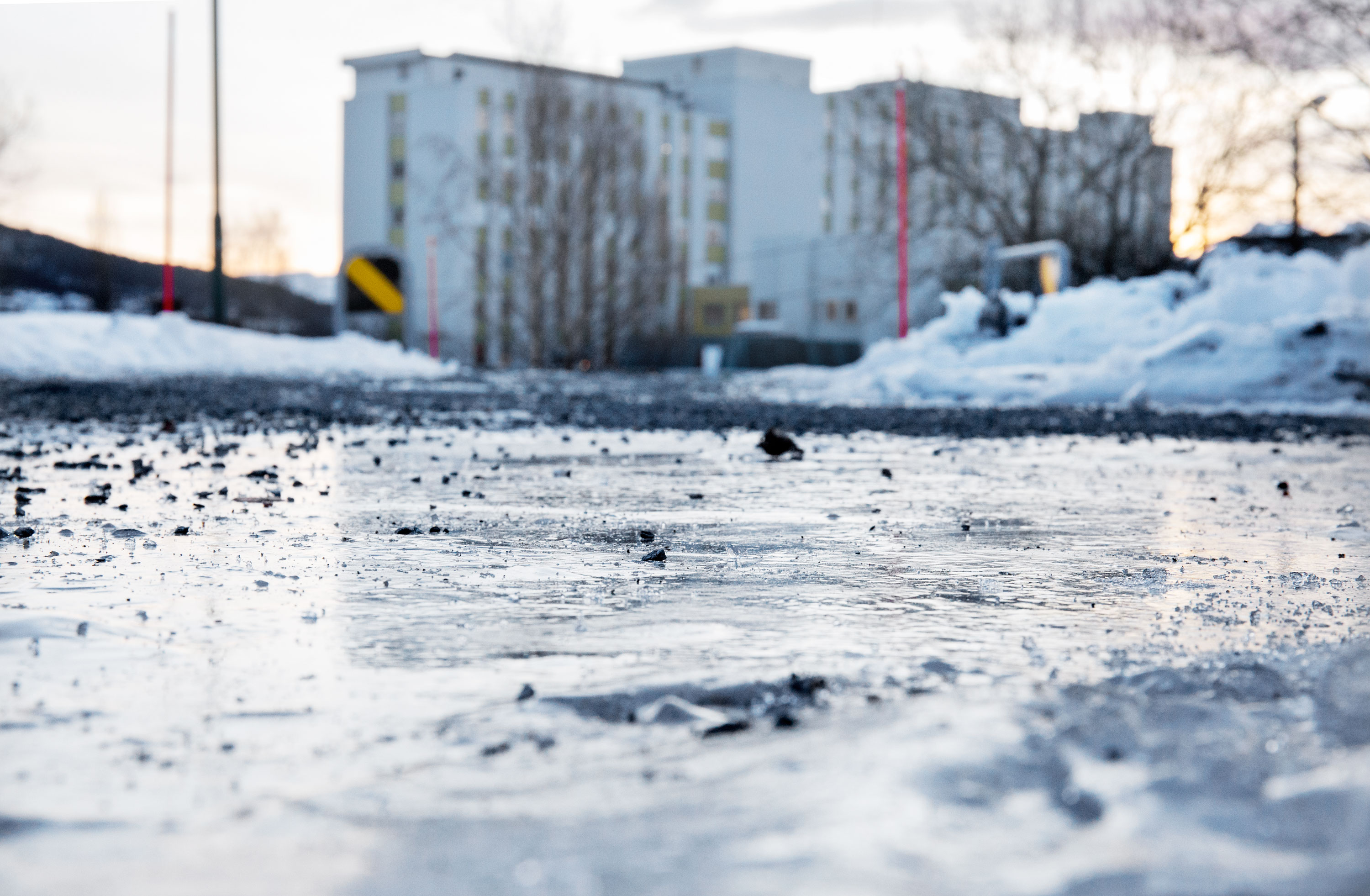 Glatt føre skaper kø: - Fleire operasjonar har diverre blitt utsatt på kort varsel, seier ortoped Erland Hermansen.