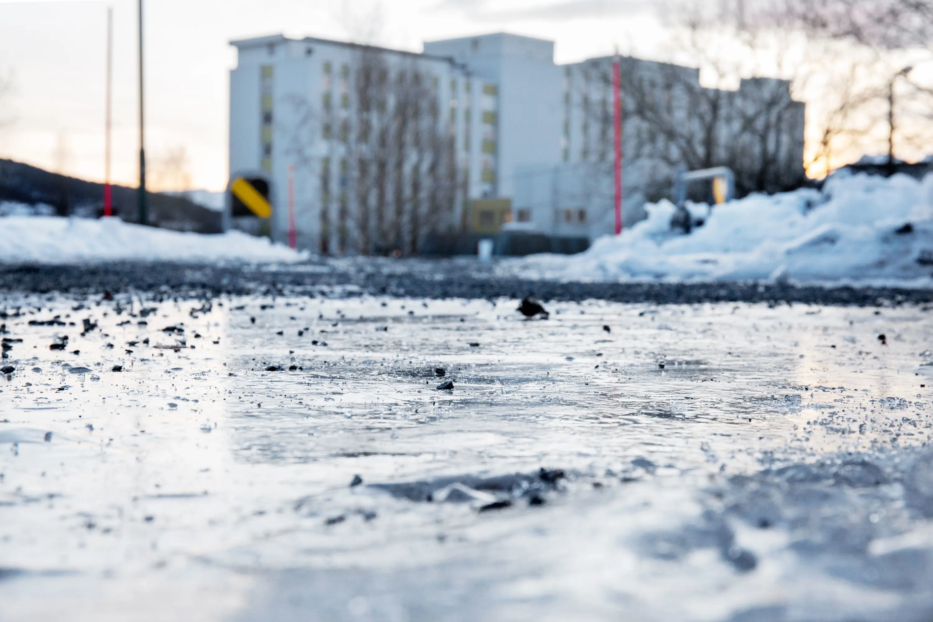 Glatt føre skaper kø: - Fleire operasjonar har diverre blitt utsatt på kort varsel, seier ortoped Erland Hermansen.