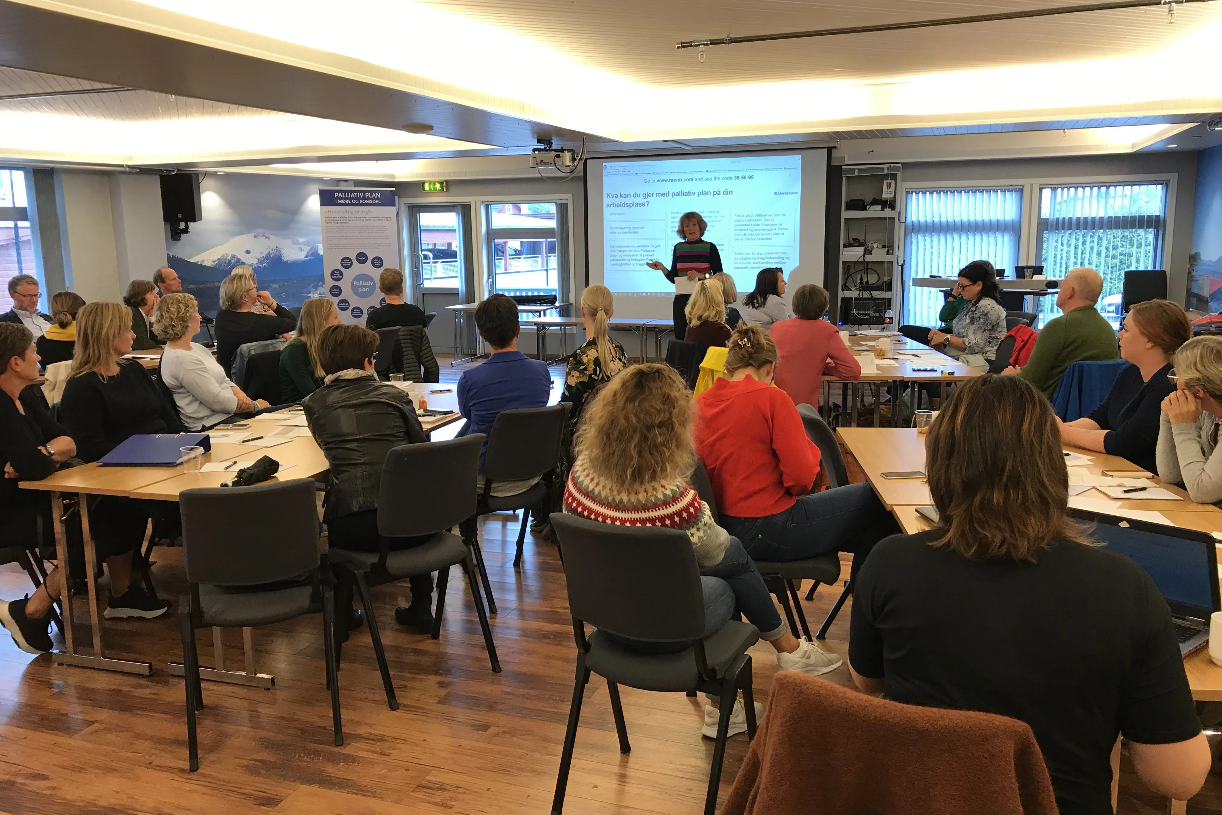 40 fagpersoner frå helseføretak og kommunar diskuterte i lag