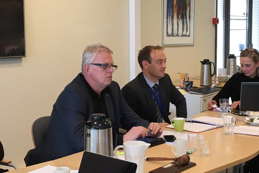 Styreleiar Stein Kinserdal og adm.dir Espen Remme. Bilde frå tidlegare styremøte.