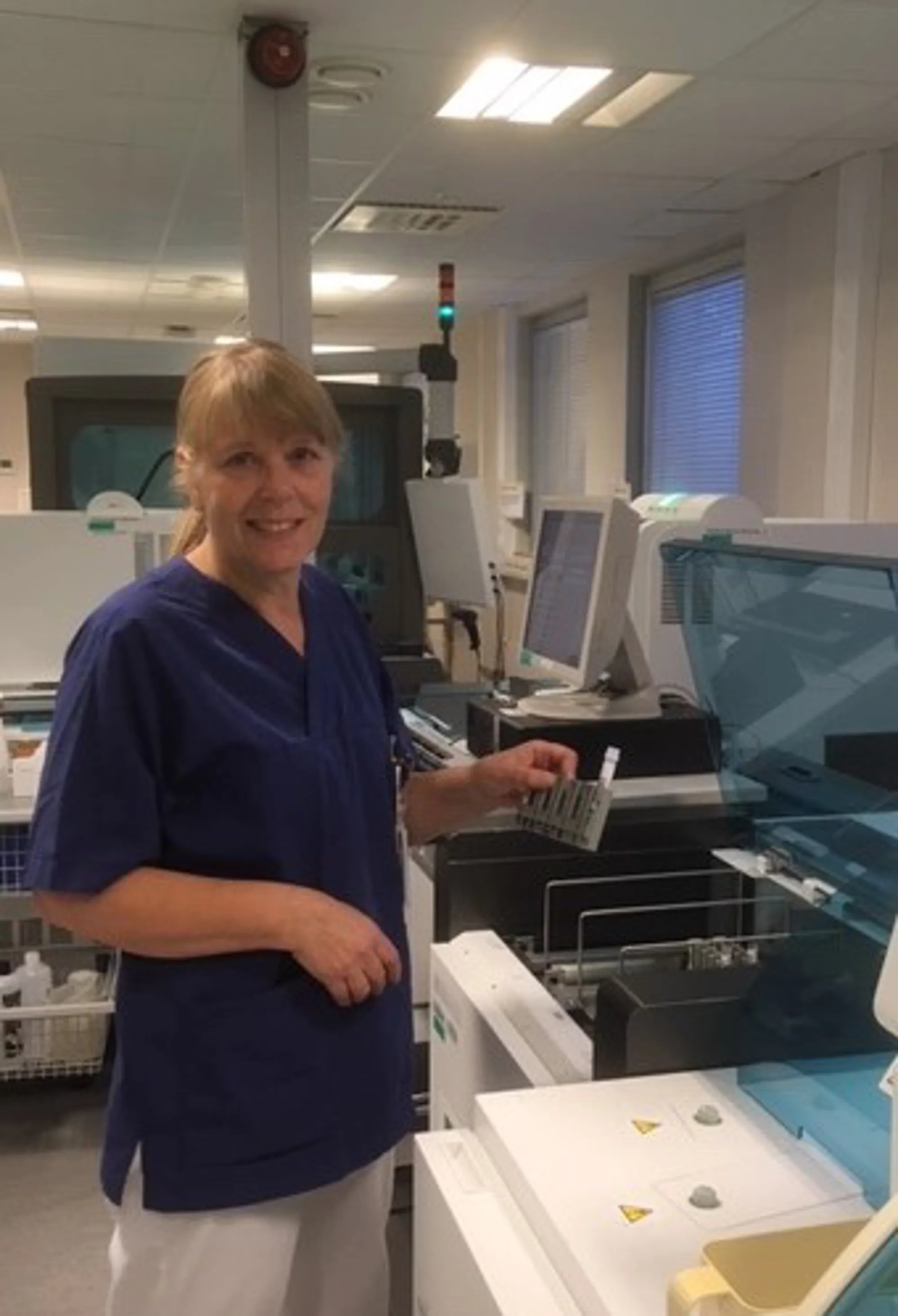 Illutrasjon: Fagbioingeniør med ansvar for iFOB-analysen i Ålesund