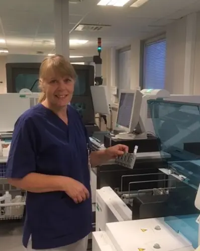 Illutrasjon: Fagbioingeniør med ansvar for iFOB-analysen i Ålesund