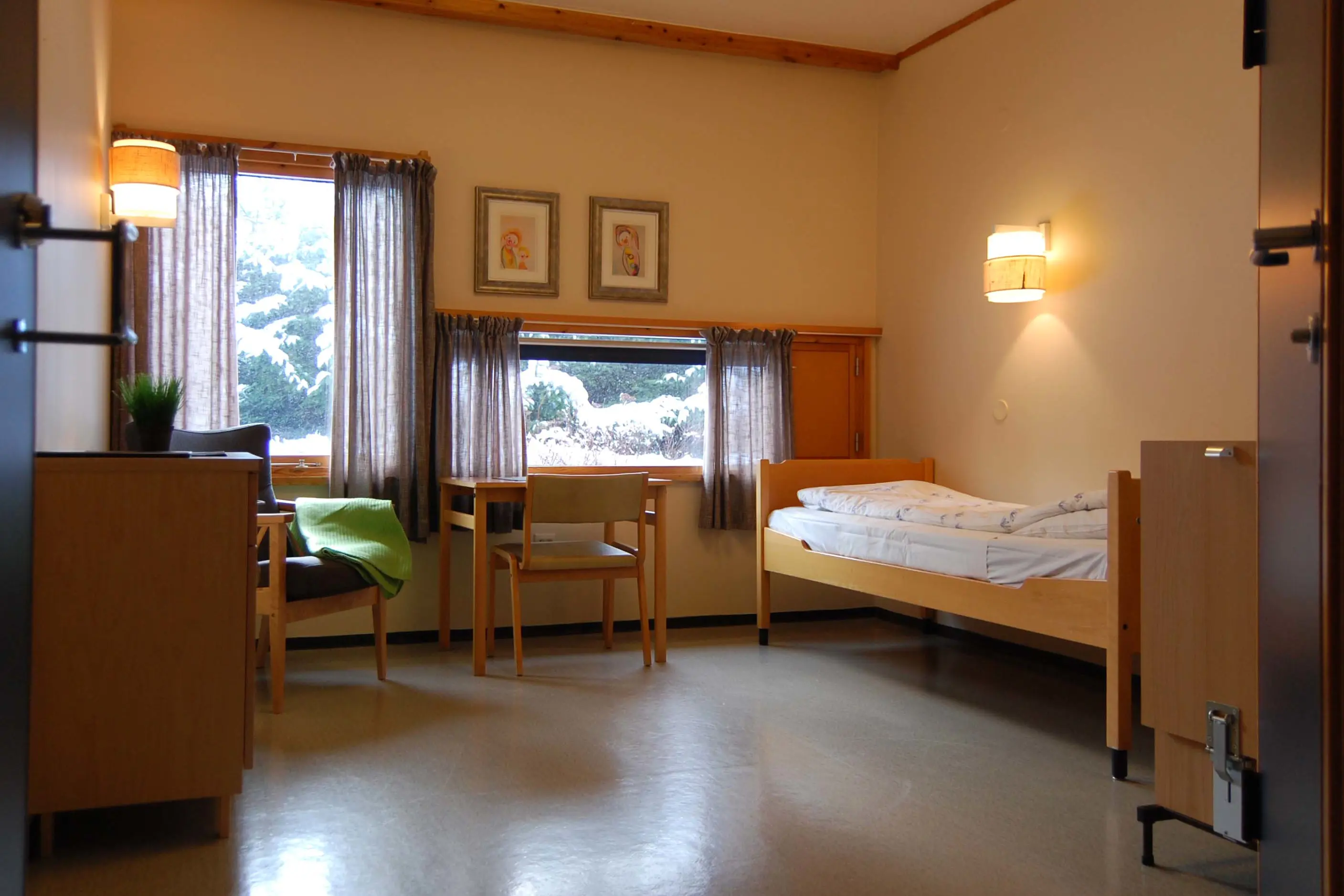 Eit av våre pasientrom. Romma er og utstyrt med eige bad og wc.