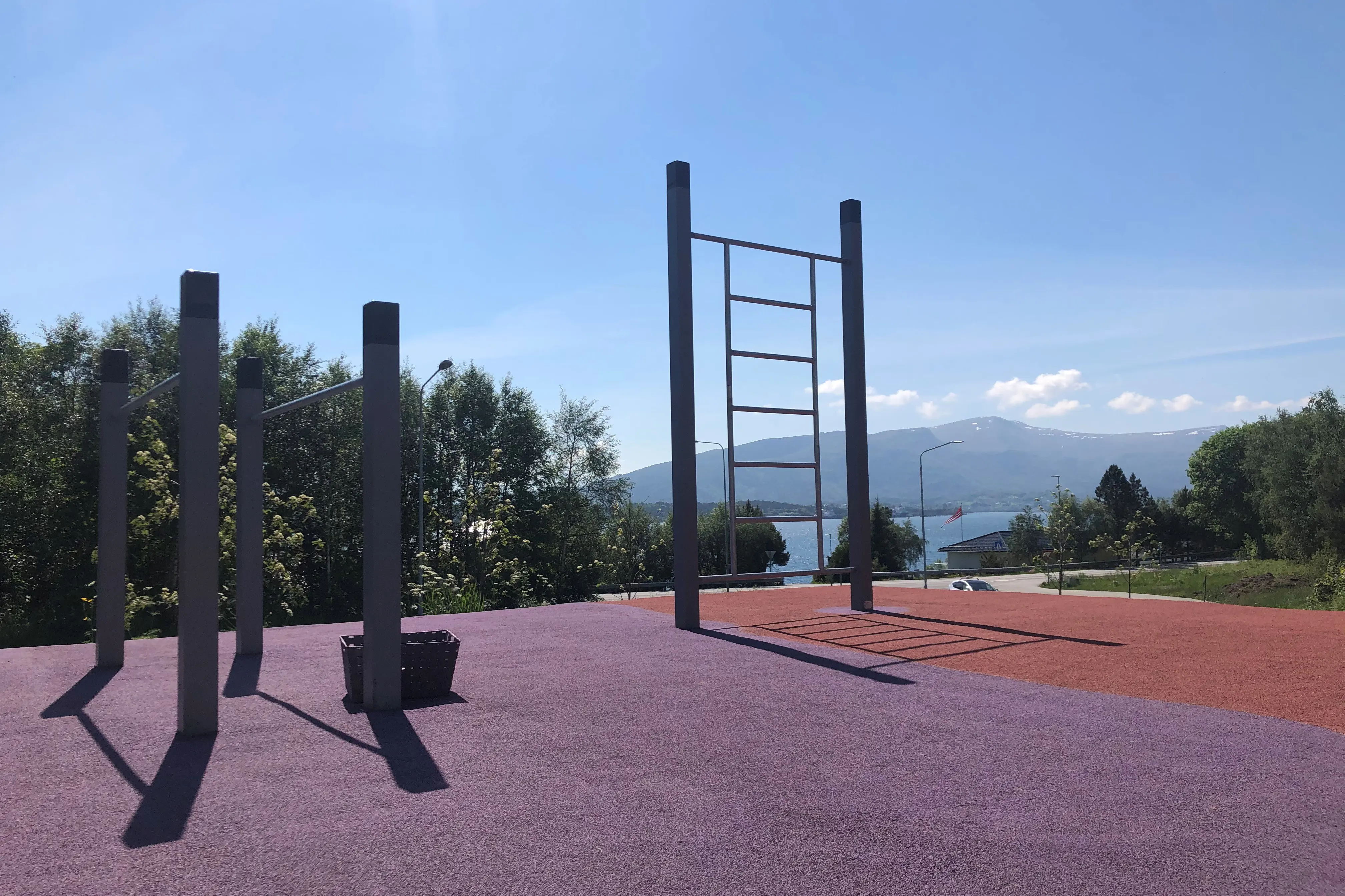 Utandørs treningspark ved sjukehuset