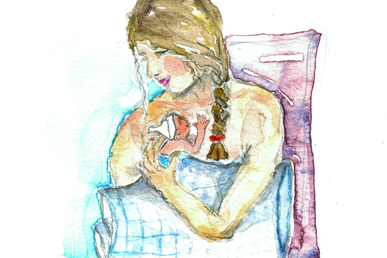 Eit lite barn som ligg hud mot hud med mor