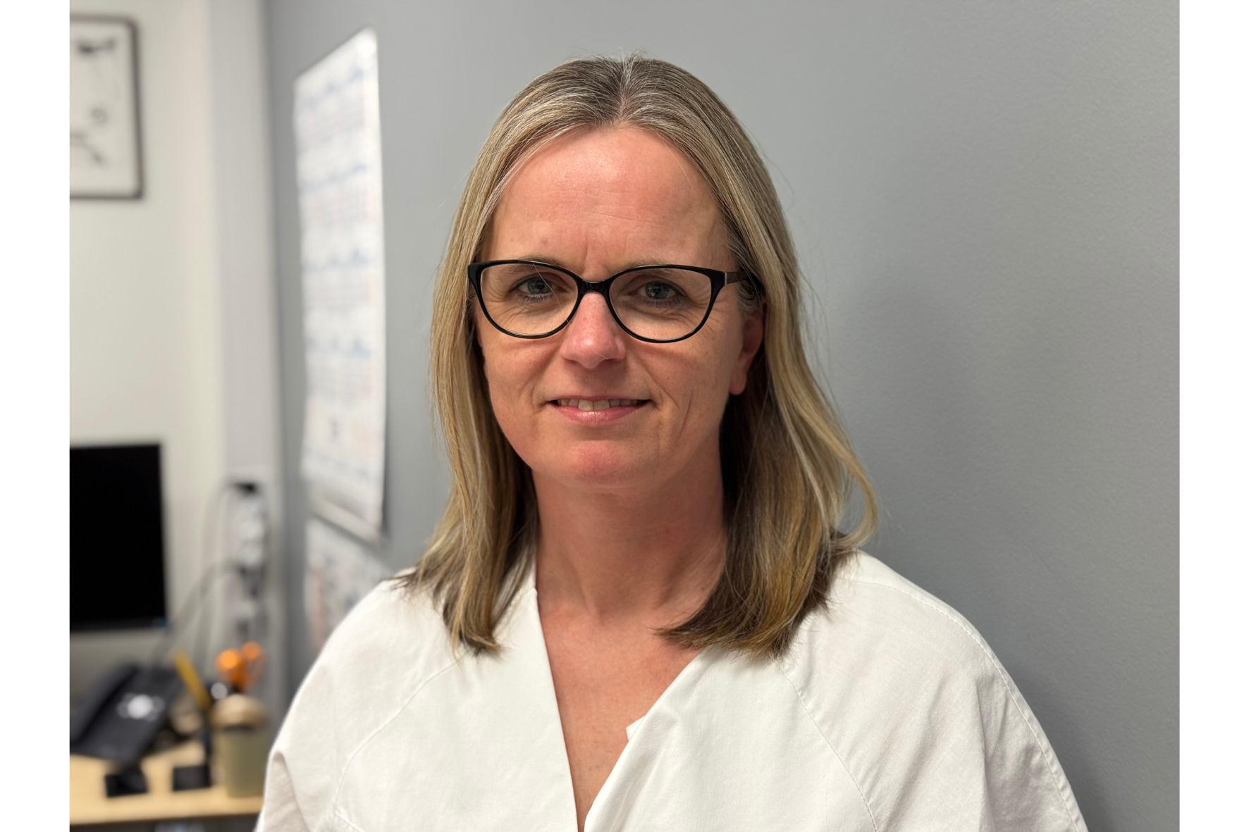 En person som bruker briller