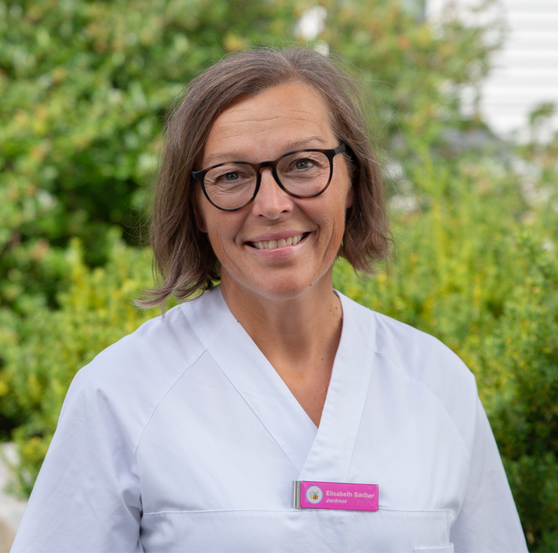 En person som bruker briller