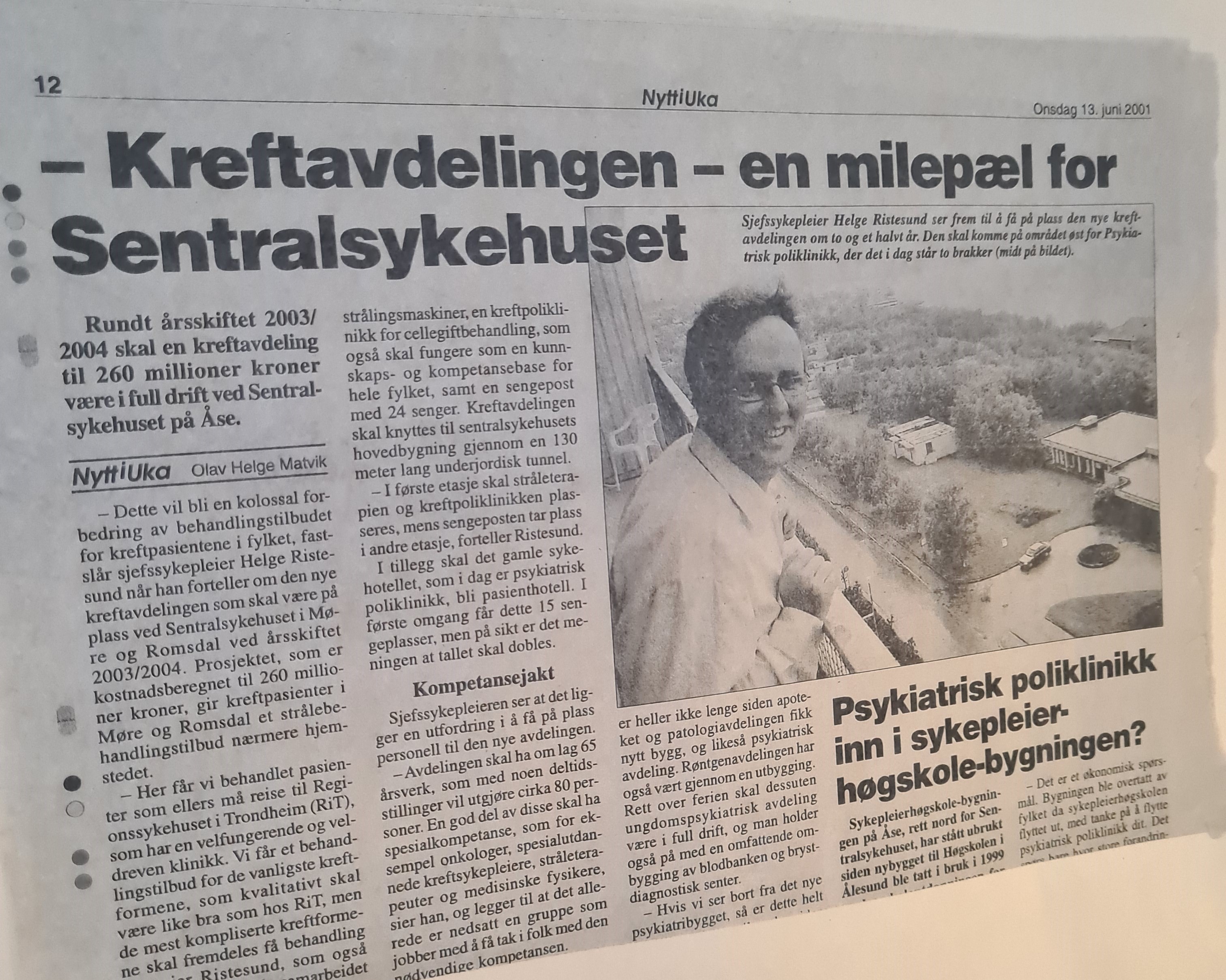 En avis med en person på