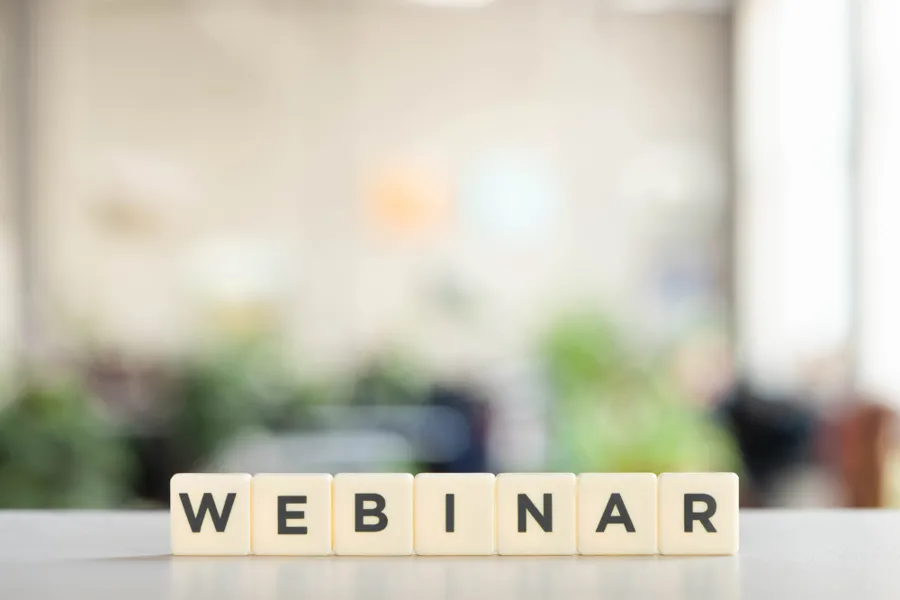 klosser som viser bokstaver for webinar