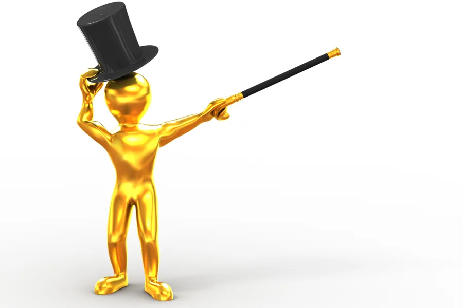 En lekefigur som holder en stav